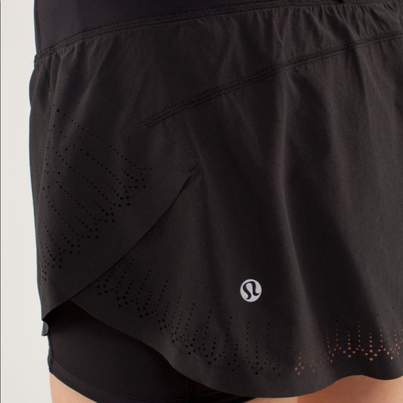 NEW Lululemon Run: Light As Air Skirt in Black. Luxtreme Skort. Size 6. NWOT. - Picture 3 of 8